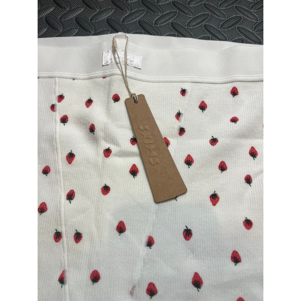 NWT Skims Cotton Ribbed Boxers Strawberry Print White Womens Size Medium - Picture 2 of 8